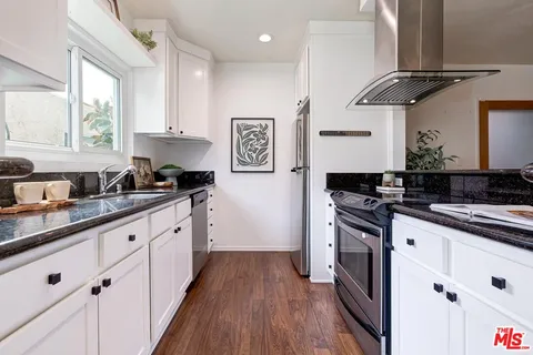 $899,000 | 1337 Berkeley Street, Unit 7, Santa Monica, CA 90404