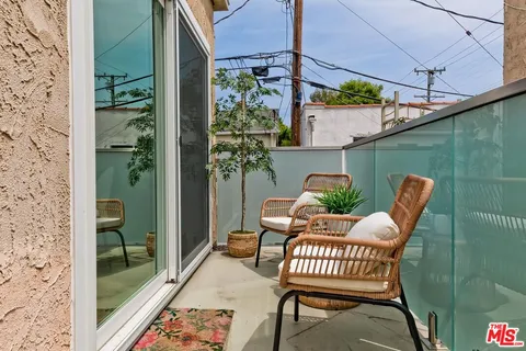 $899,000 | 1337 Berkeley Street, Unit 7, Santa Monica, CA 90404