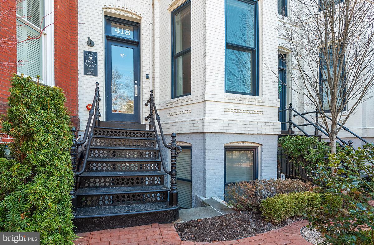 418 7th Street Southeast, Unit 302 Washington, DC 20003 - Photo 4 of 35 a front view of a house with a garden