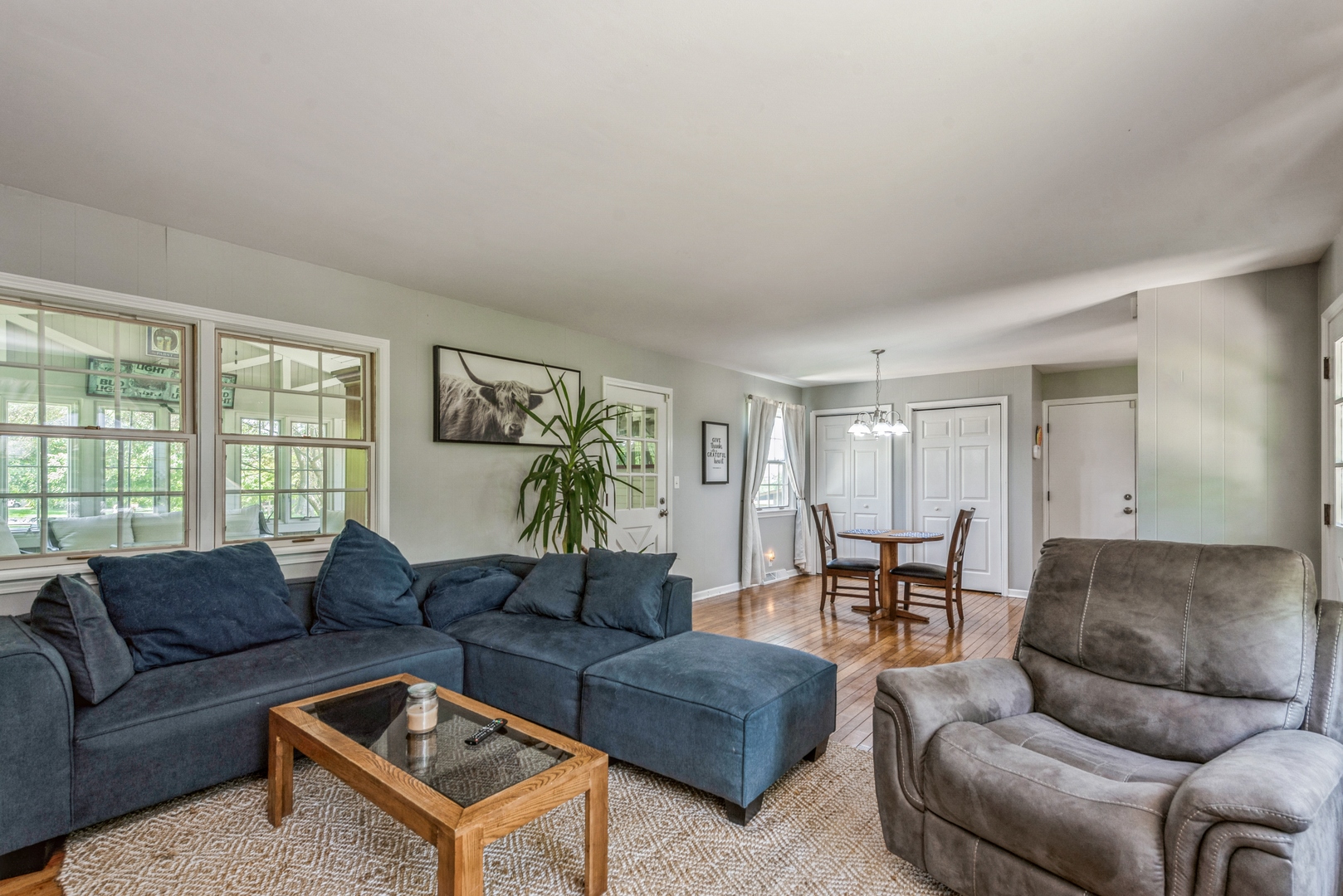 426 High Road Cary, IL 60013 - Photo 14 of 28 a living room with furniture and a large window