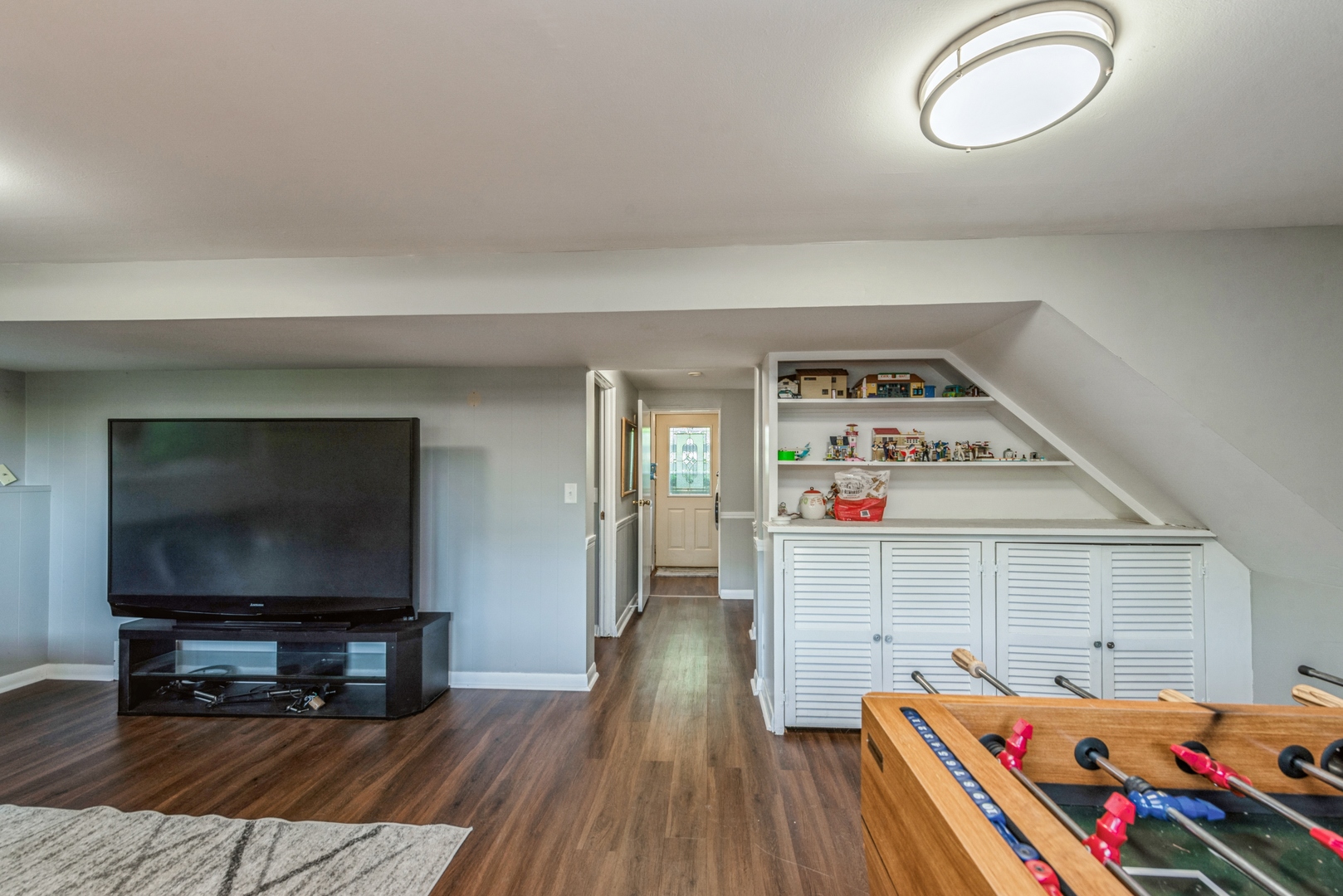 426 High Road Cary, IL 60013 - Photo 21 of 28 a room with furniture and a flat screen tv