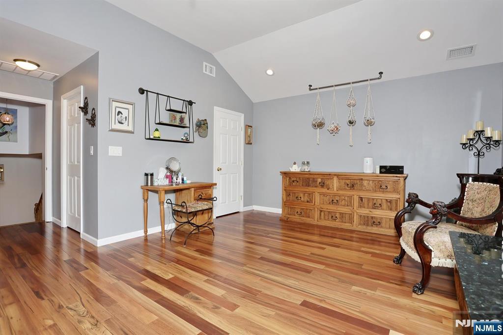 396 Burlington Road Paramus, NJ 07652 - Photo 20 of 46