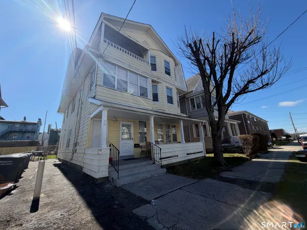 $2,200 | 37-41 Jackson Avenue, Unit 3, Bridgeport, CT 06606