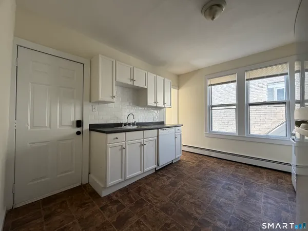 $2,200 | 37-41 Jackson Avenue, Unit 3, Bridgeport, CT 06606