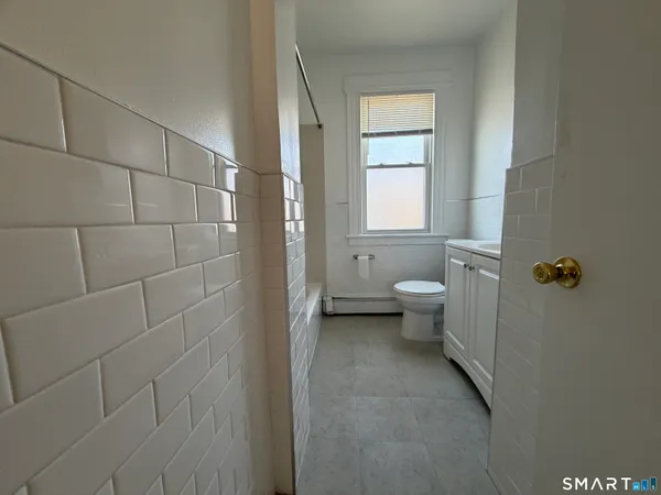 $2,200 | 37-41 Jackson Avenue, Unit 3, Bridgeport, CT 06606