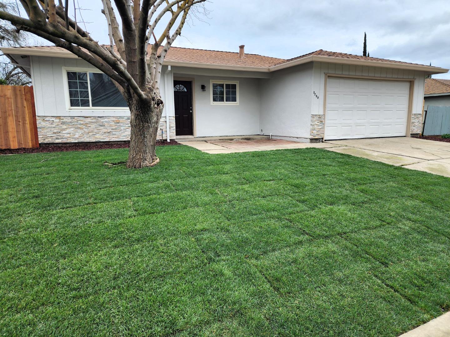 a front view of house with yard