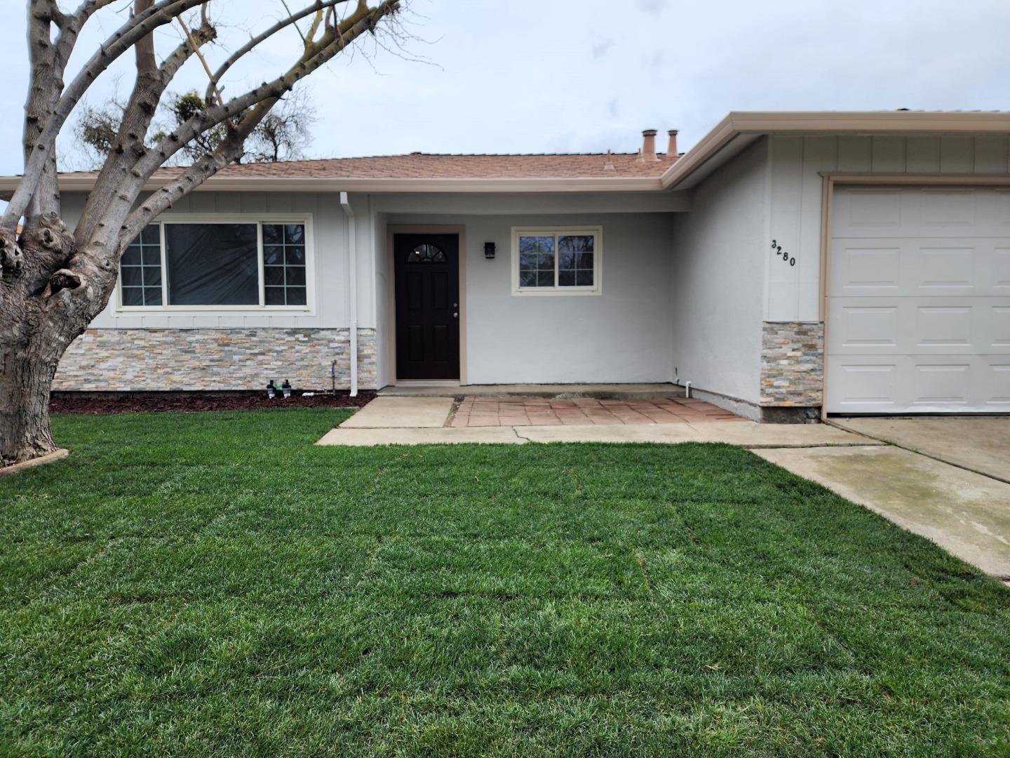3280 Cheyenne Drive Merced, CA 95348 - Photo 2 of 34 a view of front of house with yard