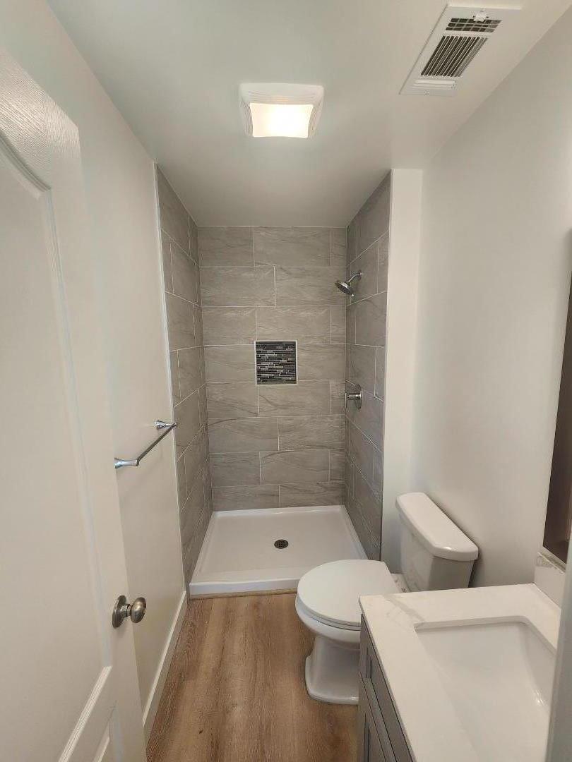 3280 Cheyenne Drive Merced, CA 95348 - Photo 29 of 34 a bathroom with a toilet and a shower