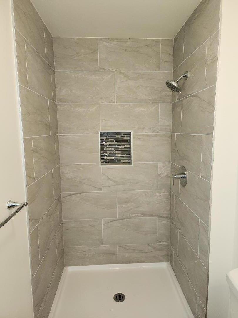 3280 Cheyenne Drive Merced, CA 95348 - Photo 30 of 34 a bathroom with a shower