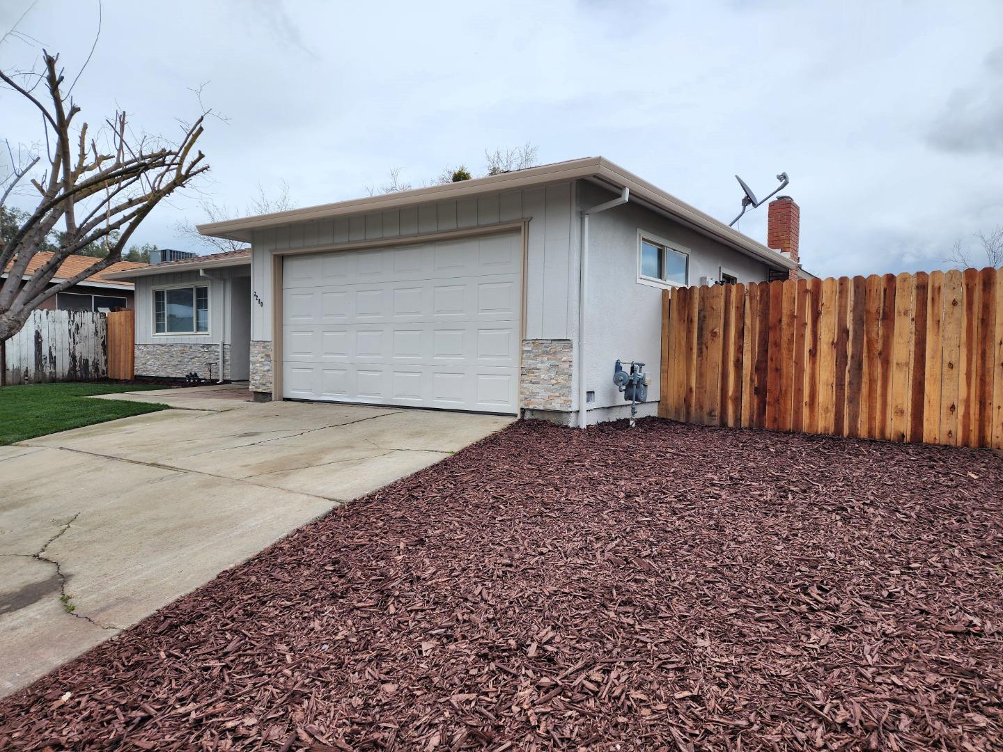 3280 Cheyenne Drive Merced, CA 95348 - Photo 7 of 34 a house with a outdoor space