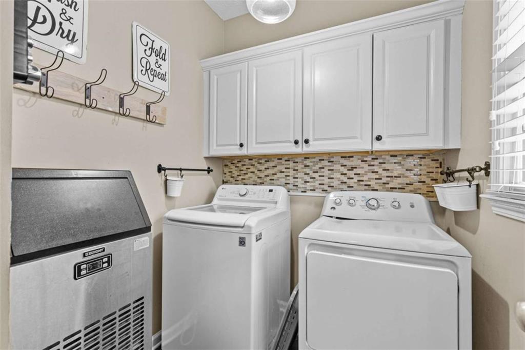 1148 Maple Creek Ridge Loganville, GA 30052 - Photo 20 of 46 a utility room with dryer and washer