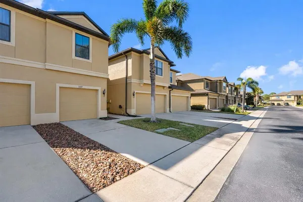 $2,900 | 5167 Bay Isle Circle, Clearwater, FL 33760