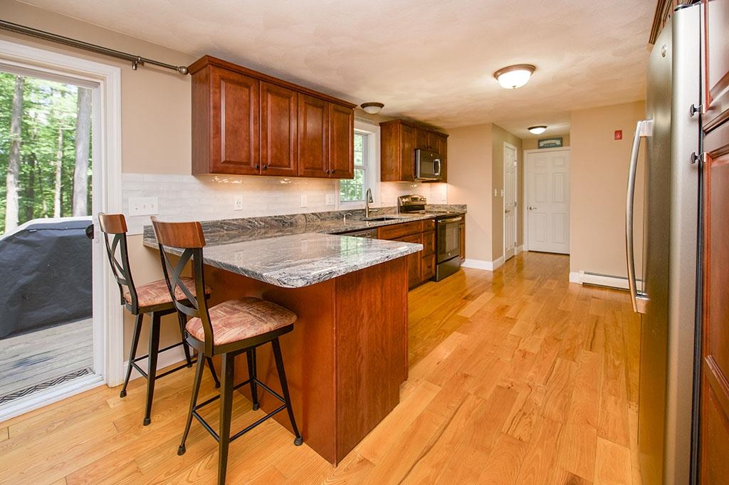 96 N Road Sandown, NH 03873 - Photo 3 of 38