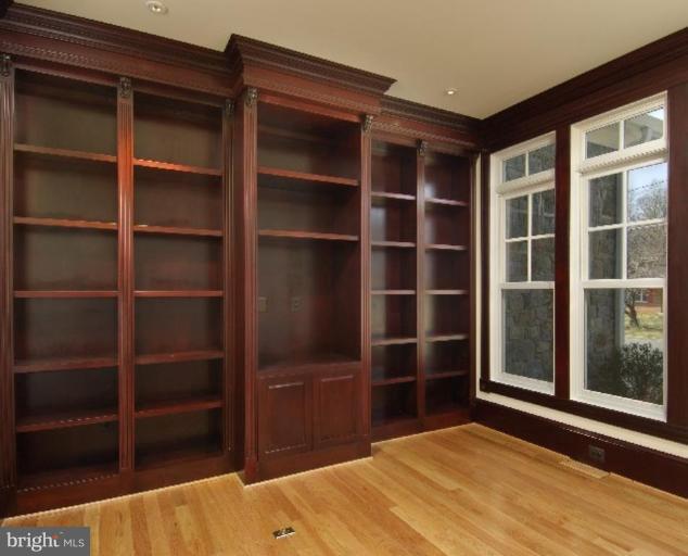 10203 Browns Mill Road Vienna, VA 22182 - Photo 11 of 30 Library