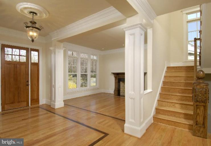 10203 Browns Mill Road Vienna, VA 22182 - Photo 16 of 30 Entrance / Foyer