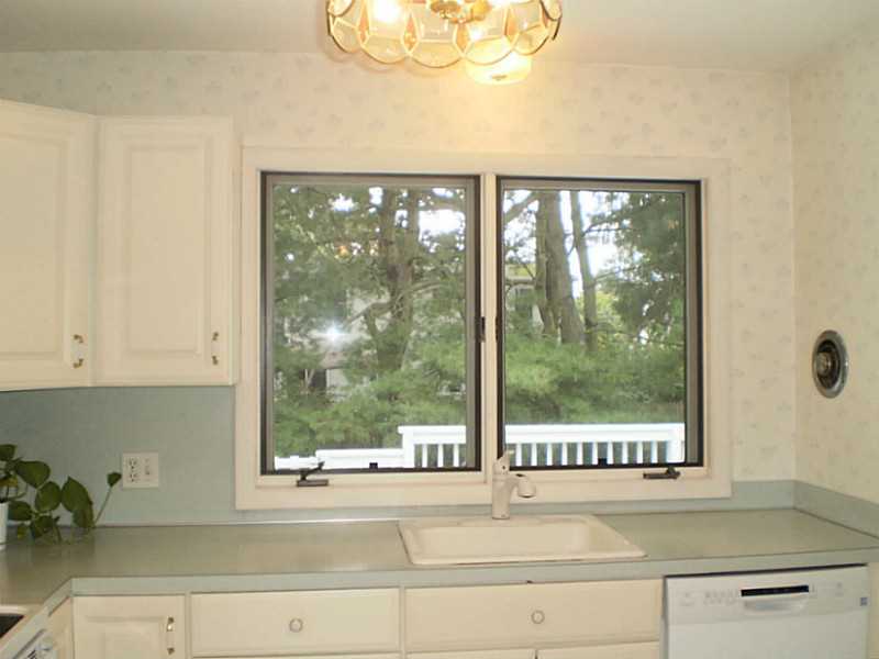23 Audubon Road Warwick, RI 02888 - Photo 20 of 22 Kitchen.