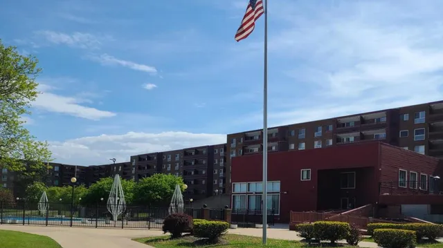 $97,500 | 500 Park Avenue, Unit 537, Calumet City, IL 60409