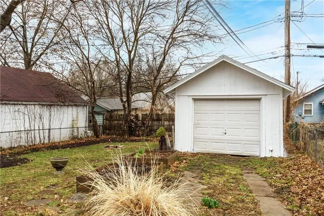 $307,000 | 1010 East 76th Street, Kansas City, MO 64131