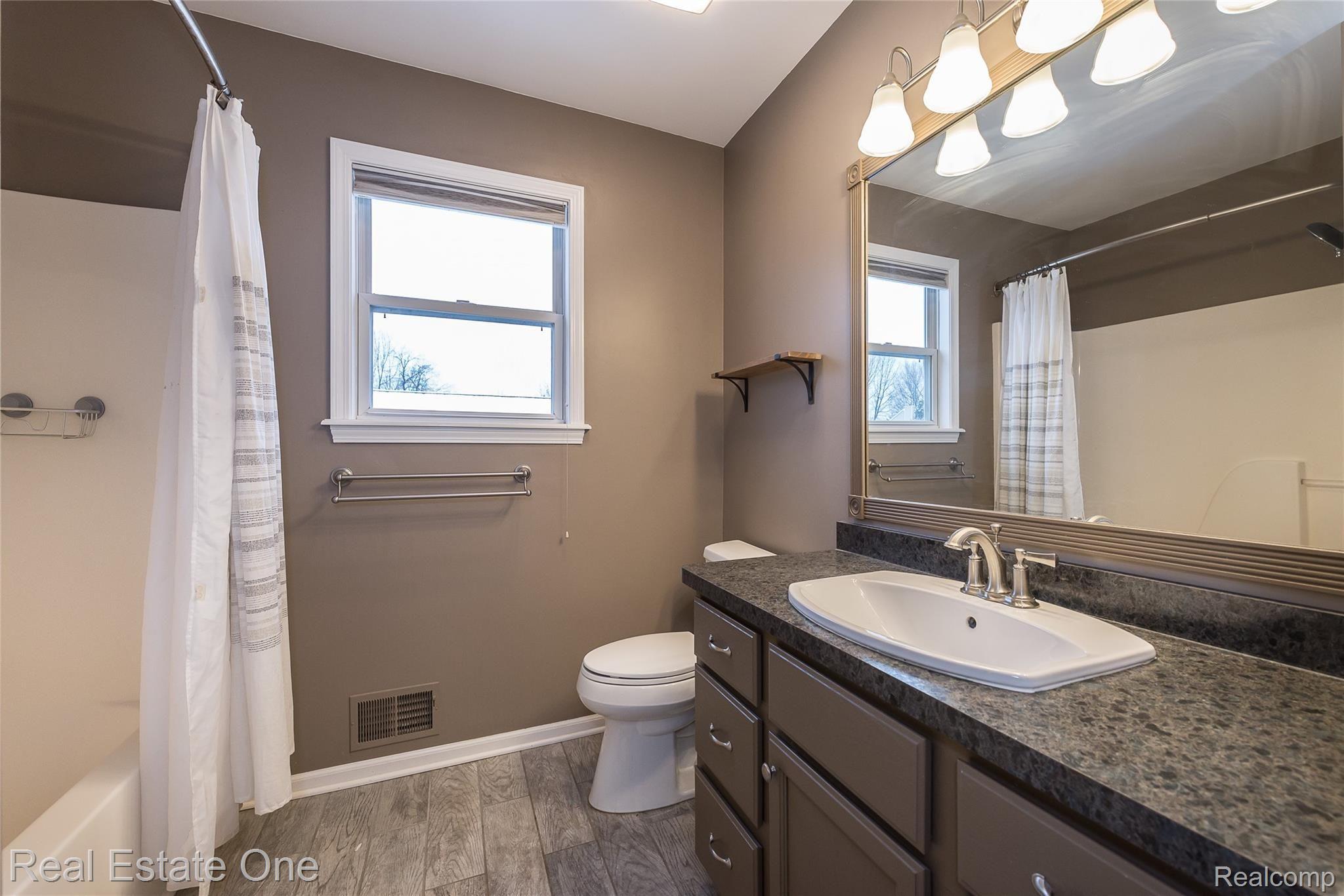 2358 Summit Cedar Howell, MI 48855 - Photo 37 of 55 DSC_4638.jpg