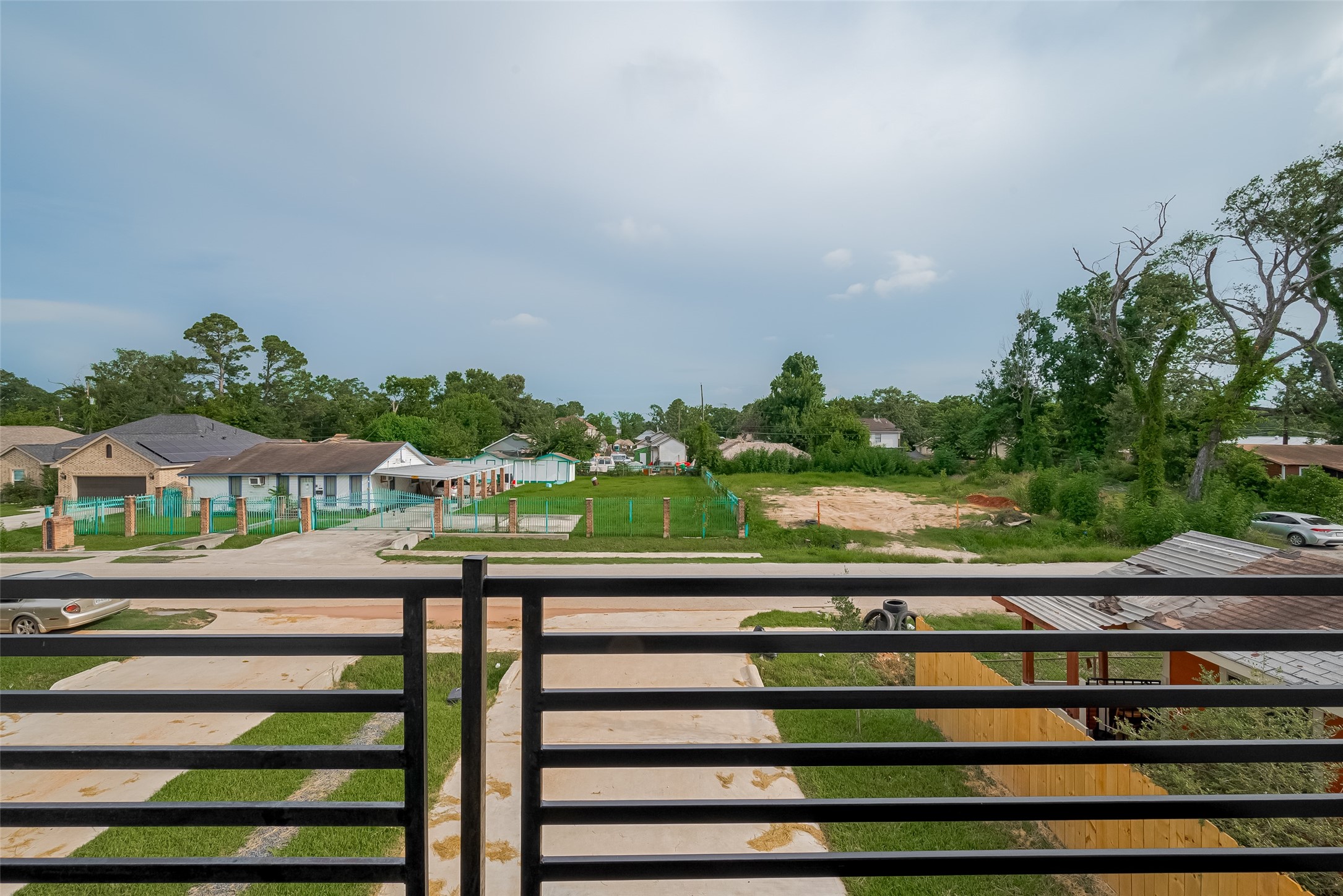 2422 Dalview Street Houston, TX 77091 - Photo 16 of 24 Step out onto your private balcony
retreat, the perfect spot to enjoy your
morning coffee or unwind after a long
day.