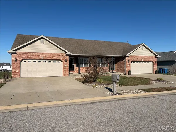 $284,900 | 55 Bridgewater Lane, Unit A, Highland, IL 62249