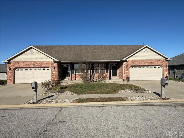 $284,900 | 55 Bridgewater Lane, Unit A, Highland, IL 62249