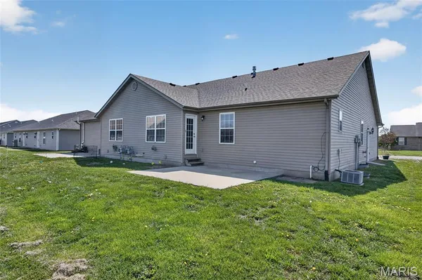 $284,900 | 55 Bridgewater Lane, Unit A, Highland, IL 62249