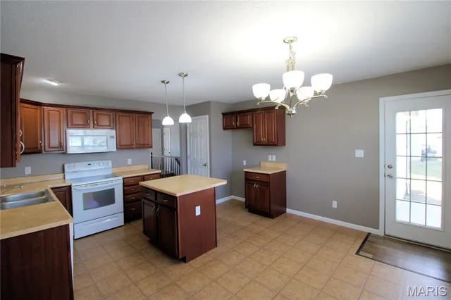 $284,900 | 55 Bridgewater Lane, Unit A, Highland, IL 62249