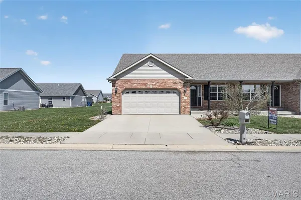 $284,900 | 55 Bridgewater Lane, Unit A, Highland, IL 62249