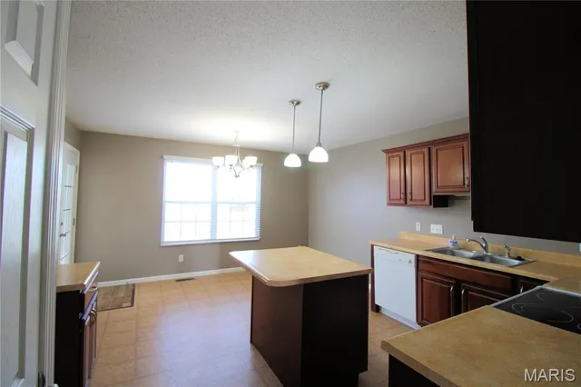 $284,900 | 55 Bridgewater Lane, Unit A, Highland, IL 62249