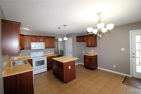 $284,900 | 55 Bridgewater Lane, Unit A, Highland, IL 62249