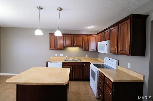 $284,900 | 55 Bridgewater Lane, Unit A, Highland, IL 62249