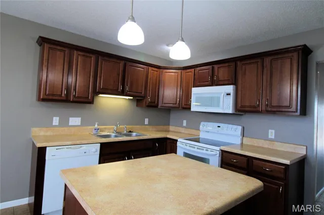 $284,900 | 55 Bridgewater Lane, Unit A, Highland, IL 62249