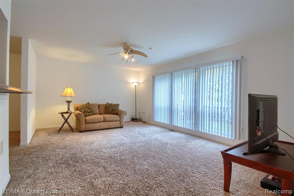 49015 Hawksburry Road Canton, MI 48188 - Photo 5 of 39