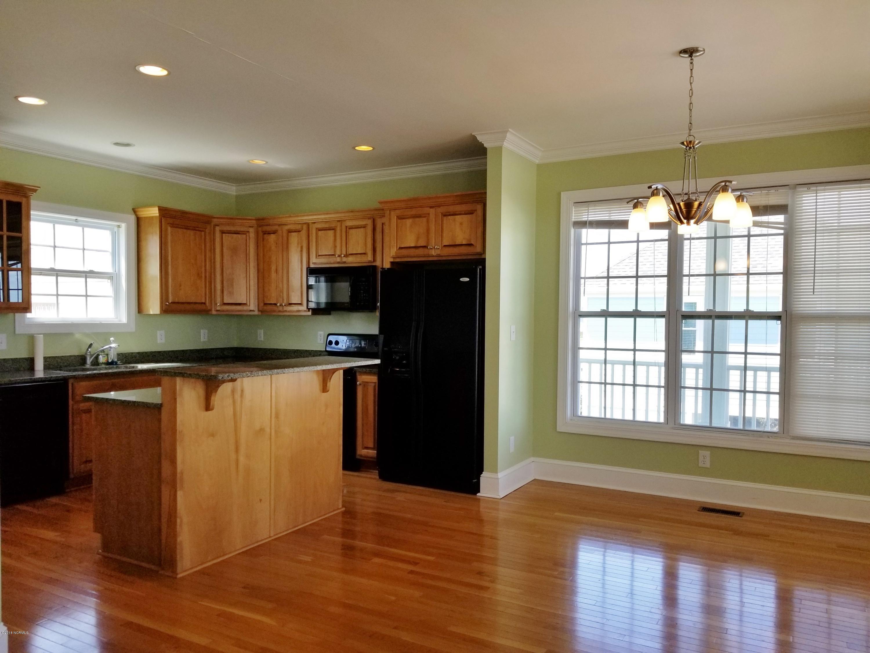 Dining & Kitchen