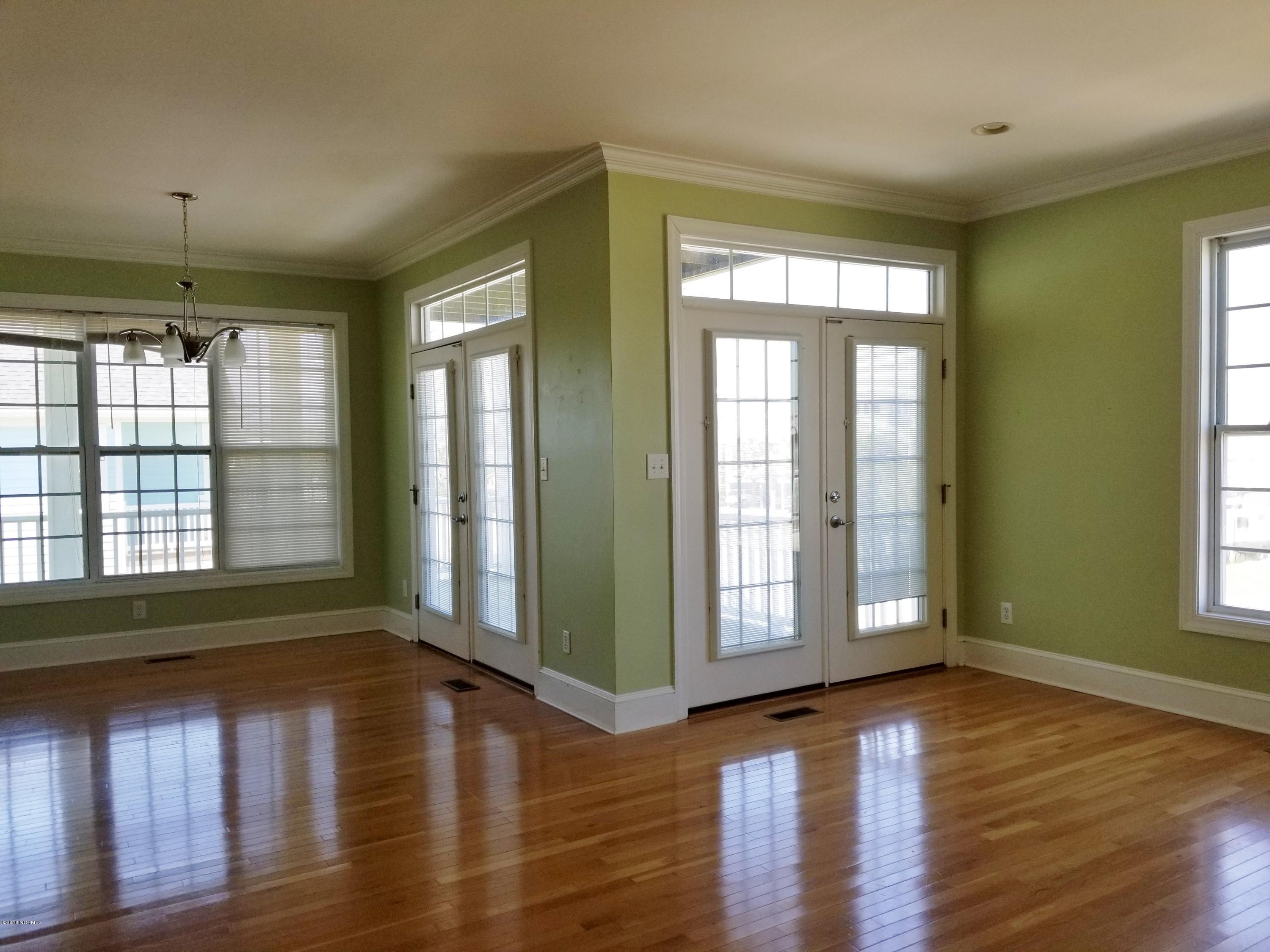 Dining & Living Rm