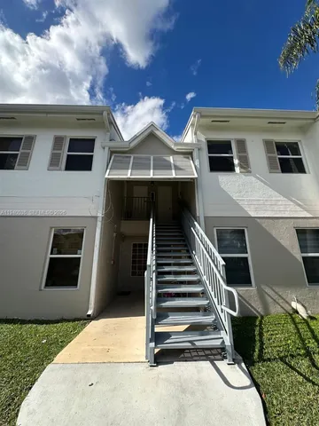 $1,800 | 17500 Northwest 67th Place, Unit H4, Hialeah, FL 33015