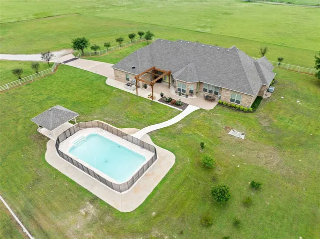 $725,000 | 65 County Road 33715, Paris, TX 75460