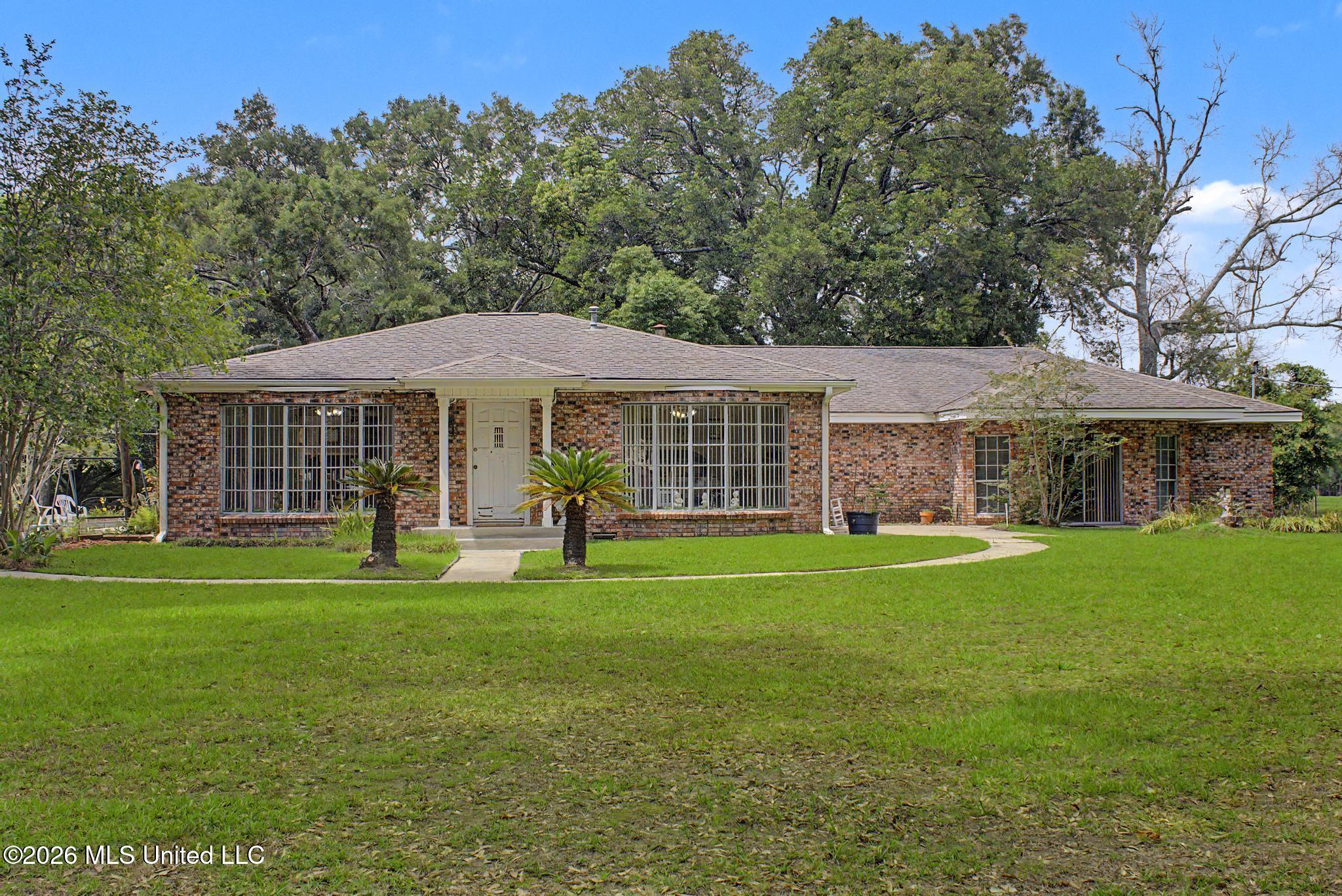 16066 Landon Road Gulfport, MS 39503 - Photo 3 of 30 IMG_7714