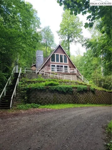 $325,000 | 370 Woodland Hills Drive, Elk Park, NC 28622