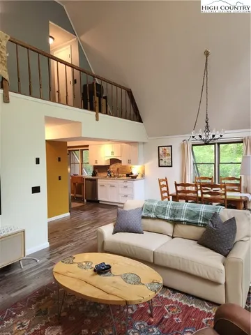 $325,000 | 370 Woodland Hills Drive, Elk Park, NC 28622