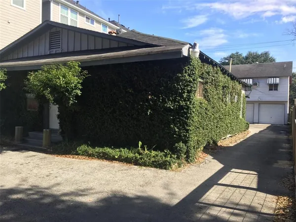 $995 | 1526 Yale Street, Unit 1, Houston, TX 77008