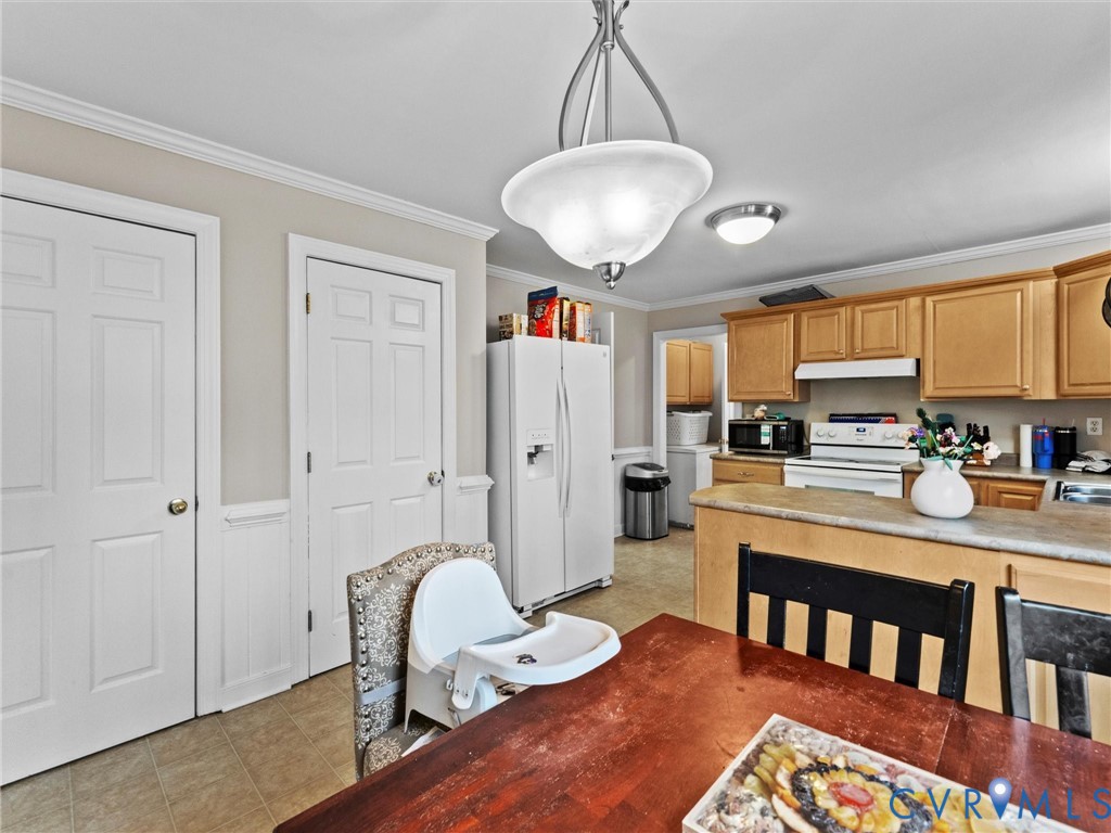 5813 Bent Creek Road Midlothian, VA 23112 - Photo 24 of 50 a large kitchen with a table and chairs