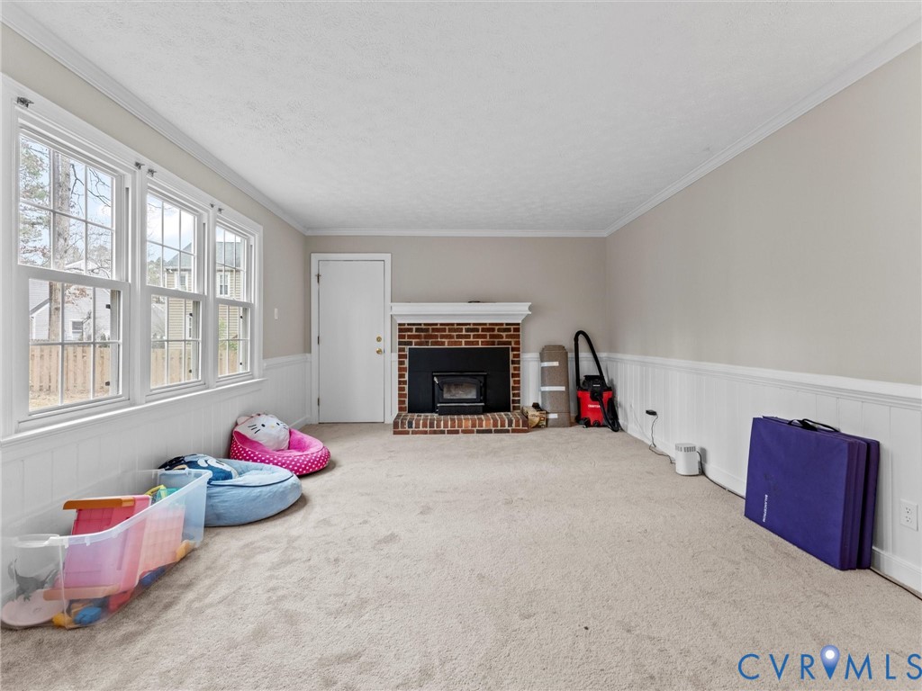 5813 Bent Creek Road Midlothian, VA 23112 - Photo 8 of 50 a living room with furniture