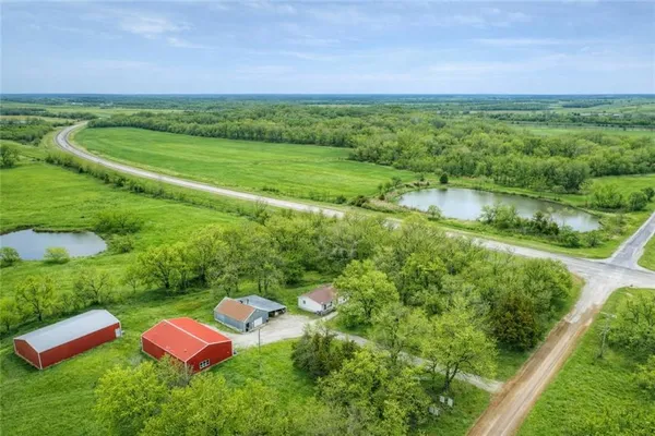 $325,000 | 23098 Kiowa Road, Parsons, KS 67357