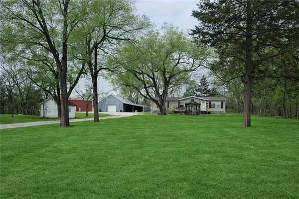 $325,000 | 23098 Kiowa Road, Parsons, KS 67357