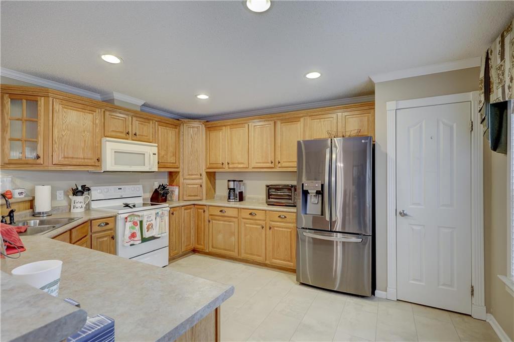 23098 Kiowa Road Parsons, KS 67357 - Photo 12 of 38