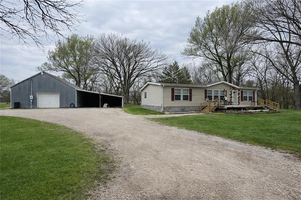 23098 Kiowa Road Parsons, KS 67357 - Photo 4 of 38