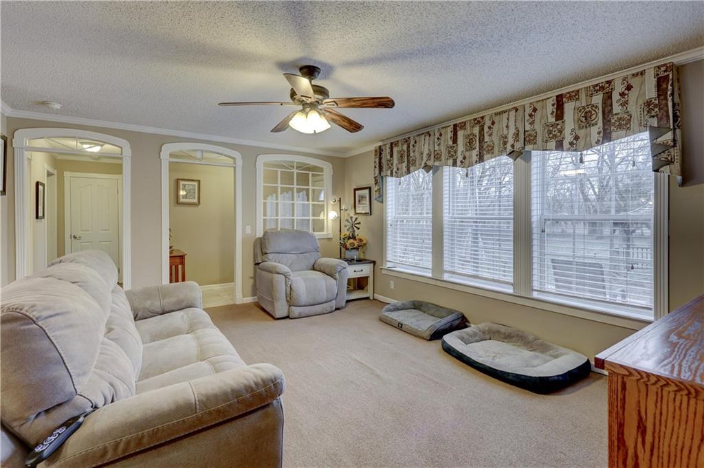 23098 Kiowa Road Parsons, KS 67357 - Photo 6 of 38