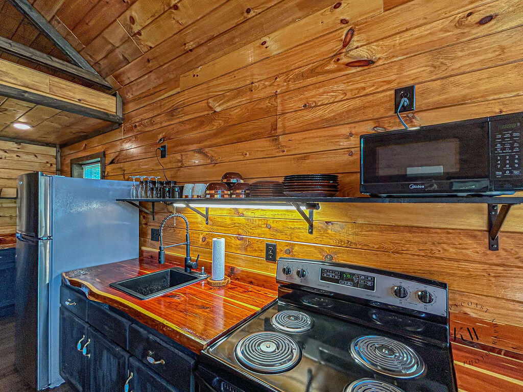 89 Cable Lane Campton, KY 41301 - Photo 8 of 44 10277359-899E-4944-9449-21BEFEF333E5